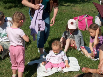 Ostatnia w tym przedszkolnym roku wycieczka Radosnych Maluchów na koniki.