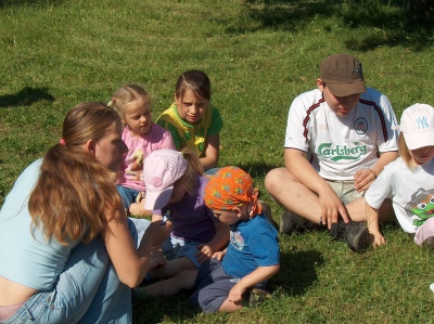 Ostatnia w tym przedszkolnym roku wycieczka Radosnych Maluchów na koniki.