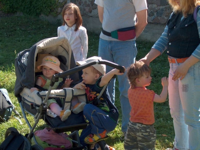 Ostatnia w tym przedszkolnym roku wycieczka Radosnych Maluchów na koniki.