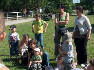 Ostatnia w tym przedszkolnym roku wycieczka Radosnych Maluchów na koniki.