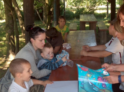 Ostatnia w tym przedszkolnym roku wycieczka Radosnych Maluchów na koniki.