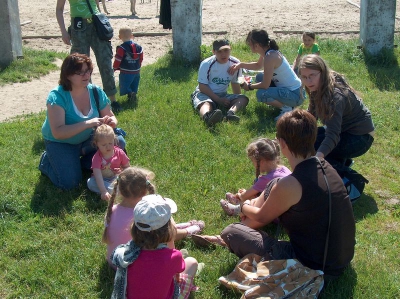 Ostatnia w tym przedszkolnym roku wycieczka Radosnych Maluchów na koniki.