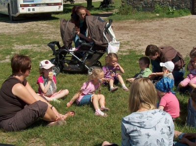 Ostatnia w tym przedszkolnym roku wycieczka Radosnych Maluchów na koniki.