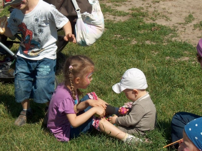 Ostatnia w tym przedszkolnym roku wycieczka Radosnych Maluchów na koniki.