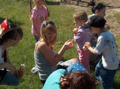 Ostatnia w tym przedszkolnym roku wycieczka Radosnych Maluchów na koniki.