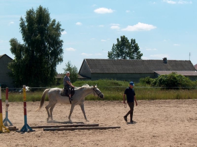 Ostatnia w tym przedszkolnym roku wycieczka Radosnych Maluchów na koniki.