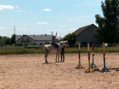 Ostatnia w tym przedszkolnym roku wycieczka Radosnych Maluchów na koniki.