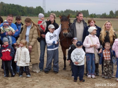 Radosne Maluchy na konikach 2008r.