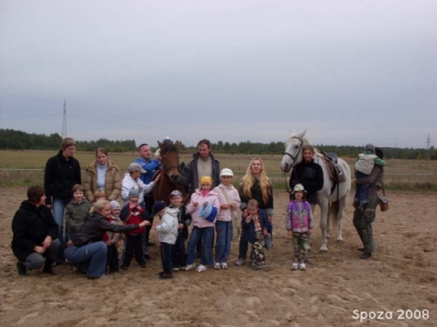 Radosne Maluchy na konikach 2008r.