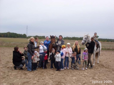 Radosne Maluchy na konikach 2008r.