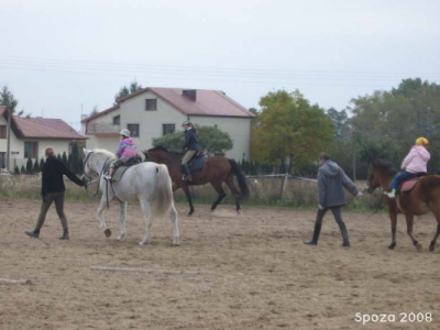 Radosne Maluchy na konikach 2008r.