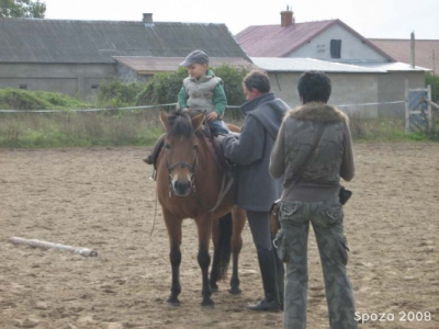 Radosne Maluchy na konikach 2008r.